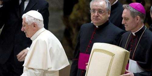 Joseph Ratzinger y su sucesor convivirán en el Vaticano