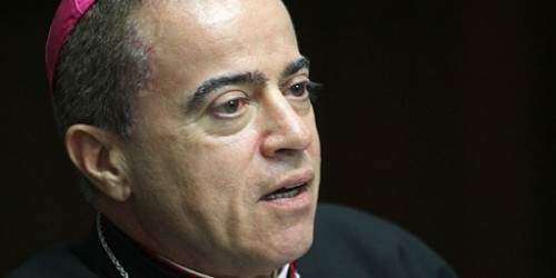 Arzobispo defiende fallo supremo contra madres lesbianas