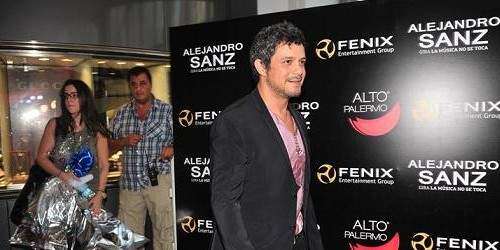 Alejandro Sanz envía su pésame a familia de Chávez
