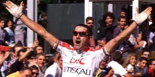 Ciclista campeón sufre fracturas al ser atropellado en Francia