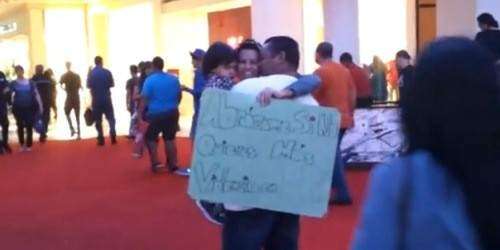 Unas agreden, otros abrazan en PR (vídeo)