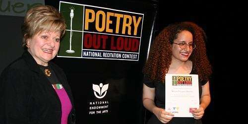 Estudiante de secundaria de UPR gana certamen de poesía