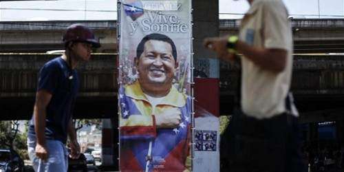 Gobierno venezolano reunido con el alto mando militar