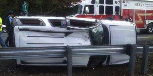 Bomberos realizan dos rescates en accidentes separados