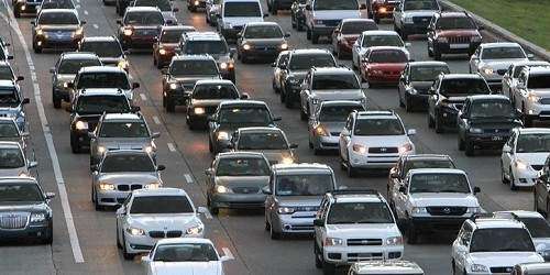 Accidente y caballos complican tráfico mañanero