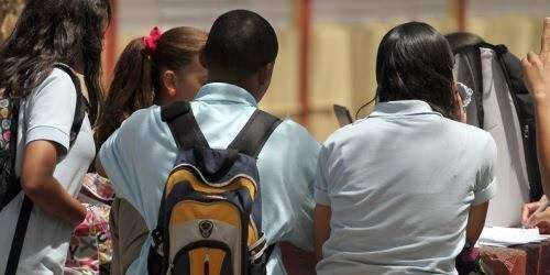 Cuestionamiento federal a compra de tabletas en Educación