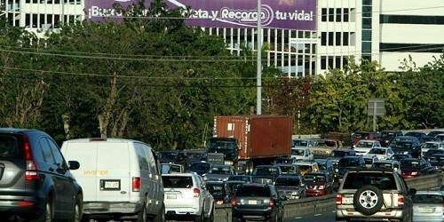 Pesado el tránsito en las vías principales