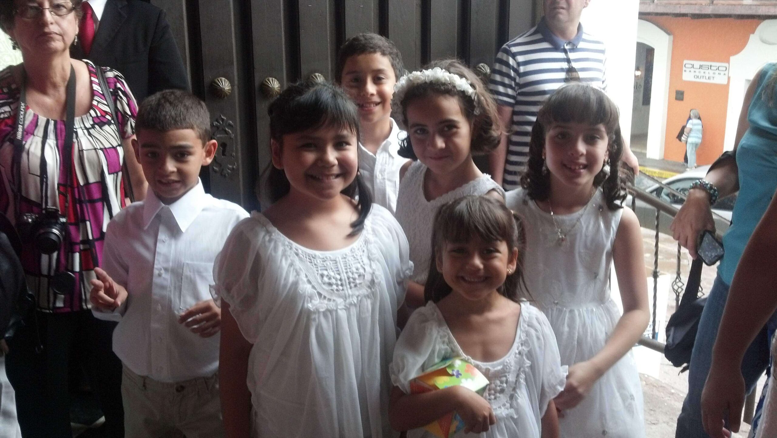 Arzobispo enfatiza a crear conciencia y promover el respeto (galería)