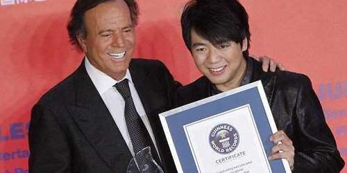 Guinness premia a Julio Iglesias como el latino que más discos ha vendido