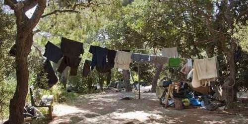 Los nuevos pobres griegos son cesanteados que viven en los campos (video)