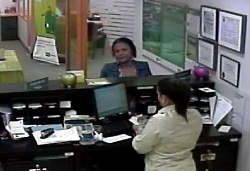 Circulan fotos de timadora que se hizo pasar por Sec. de Hacienda (galería)