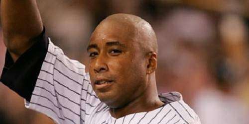 El músico pelotero: Bernie todavía habla de béisbol