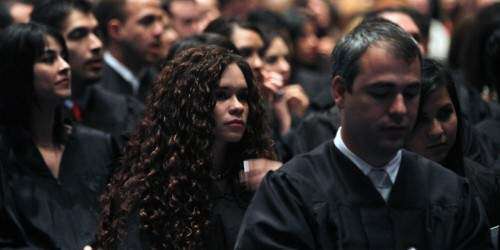 El 35% de los aspirantes pasa la reválida de leyes (Ver listado)