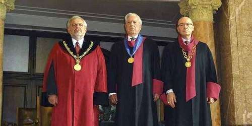 Vargas Llosa: ‘No hay que dejar la política en manos de los pícaros’