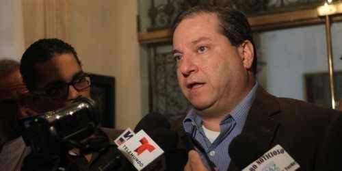 Policías reciben el pago del ‘enfermito’