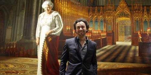 Un detenido por arrojar pintura a retrato de Isabel II