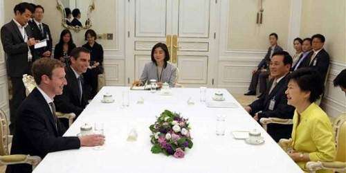 Presidenta surcoreana recibe a Mark Zuckerberg en Seúl
