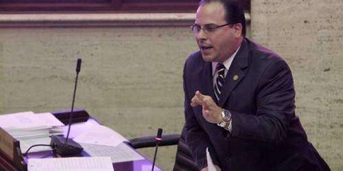 Orden administrativa de Perelló violenta compromiso del partido