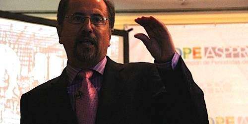 Viejas y nuevas herramientas deben convergir para el futuro periodismo