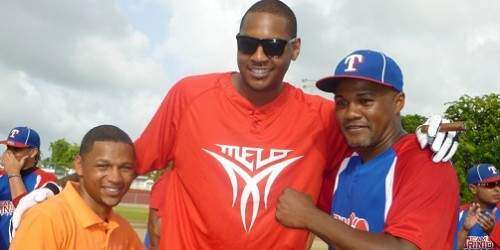 Contento el Knick ‘Melo’ Anthony con juego benéfico de softball