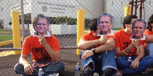 Bloquean entradas a la cárcel federal en manifestación por Oscar López Rive