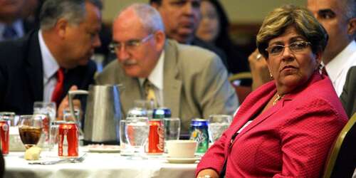 Justicia le pone el ojo a los contratos de redes sociales de Mayita