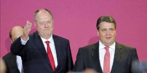 Revalida Merkel en comicios alemanes, oposición la felicita