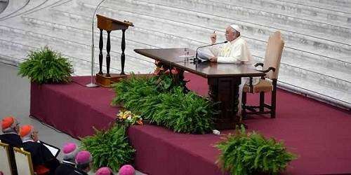 Papa se reúne con el ‘G8 de cardenales’ para reformar la Curia