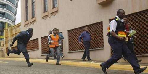 Continúa intenso tiroteo en centro comercial ocupado en Nairobi