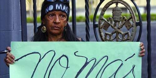 Protestan por los abusos del exnuncio frente a embajada del Vaticano