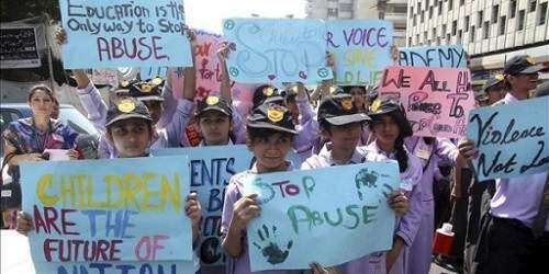 Niño es violado por director escolar y cuatro hombres en Pakistán