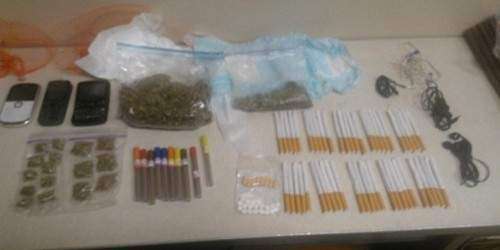 Tres arrestados por intentar tirar material de contrabando en cárcel de Pon