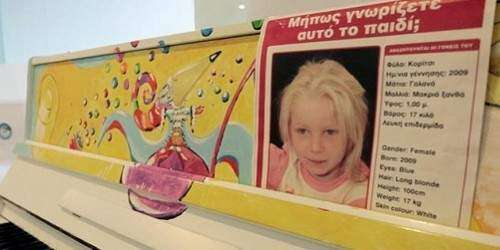 Gitanos rumanos recuperan a su hija tras prueba genética que confirma paren