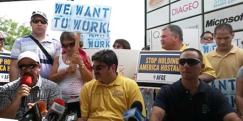 Empleados federales piden presión de republicanos locales para terminar cie