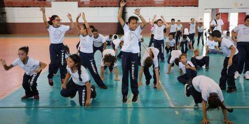 Cientos de niños hacen sus primeras piruetas en el ‘Gym Day’