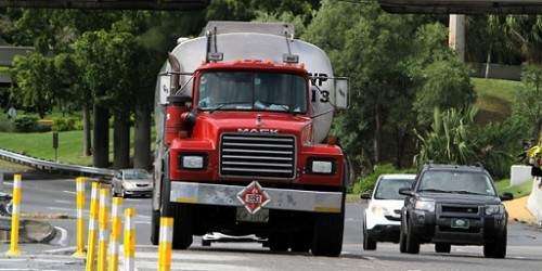 Se desprende vagón de un camión en Guaynabo