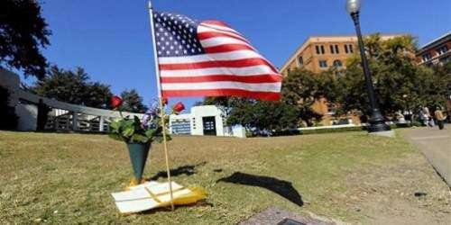 Dos ‘jovencitas’ de Dallas vuelven a encontrase con Kennedy, 50 años despué