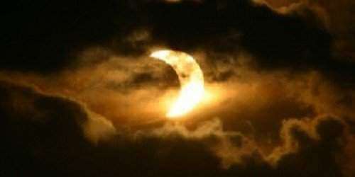 Inusual eclipse solar inaugurará la madrugada del domingo (en vivo)