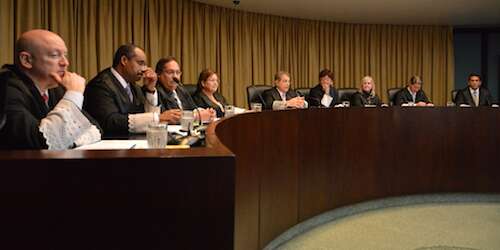 Opiniones divididas sobre los jueces antendiendo su propio caso de retiro