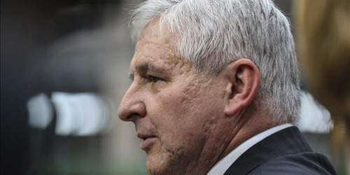 Micrófono abierto capta vulgaridades de ministro sobre Mandela