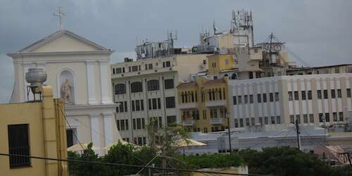 Vecinos del Viejo San Juan piden atención gubernamental por antenas de tele