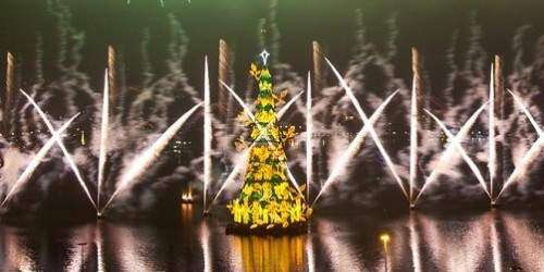 El árbol de Navidad flotante más grande está en Río de Janeiro