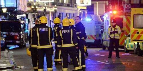 Se derrumba parte del techo del teatro Apollo de Londres