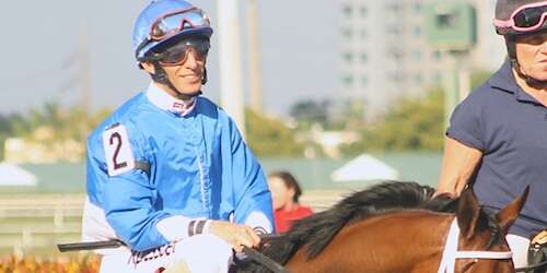 Velázquez vuelve a la silla ganadora luego de accidente