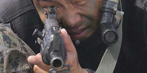 Condenan a soldado surcoreano por lavar su fusil en la lavadora