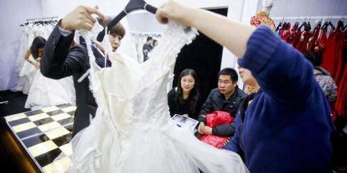 Magnate dobla a $130 millones oferta por casarse con su hija lesbiana