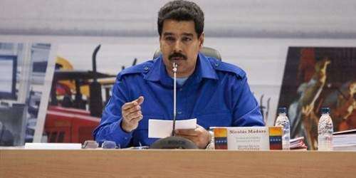 Maduro acusa a EEUU de amenazas y expulsa a tres diplomáticos