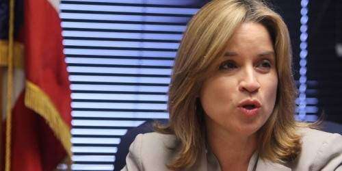 Alcaldesa de SJ instruye a su equipo ayudar a salvar el crédito de la Isla