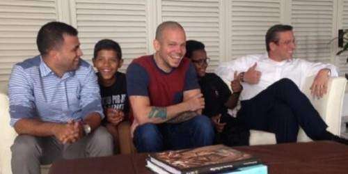 Calle 13 llega al final de la Calle Fortaleza con jóvenes del Caño Martín P