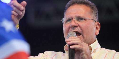 Demanda millonaria por alegado discrimen político en Arroyo